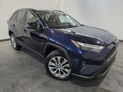 Used 2022 Toyota RAV4 XLE Premium image 7