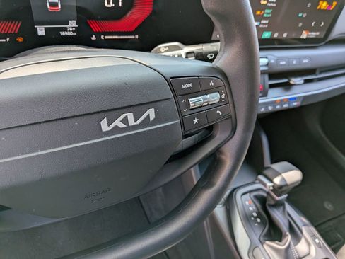 Used 2025 Kia K4 LXS image 26