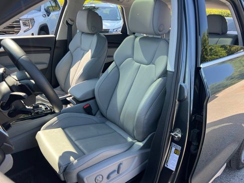 Used 2023 Audi Q5 e Prestige w/ Prestige Package AWD/4WD image 32