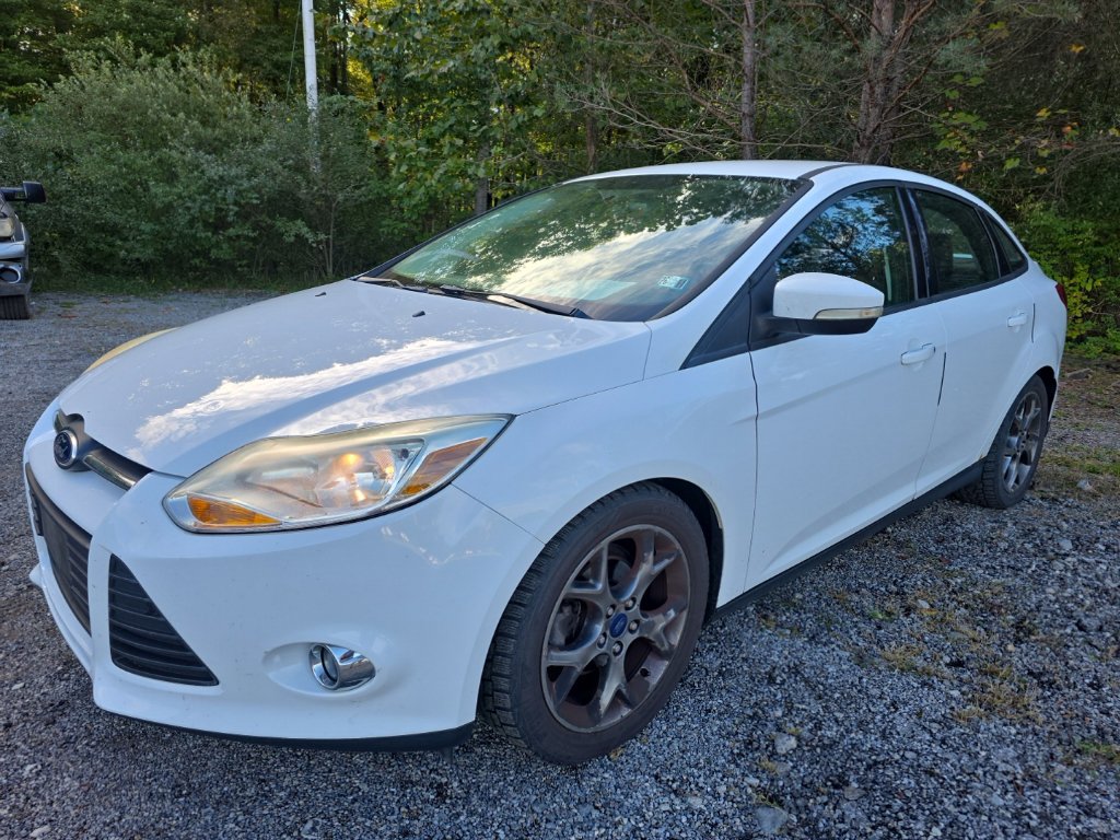 Used 2014 Ford Focus SE w/ Equipment Group 201A FWD image 3