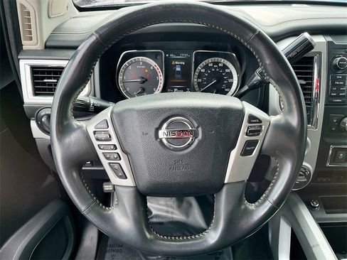 Used 2018 Nissan Titan PRO-4X w/ Pro-4x Convenience Package image 11