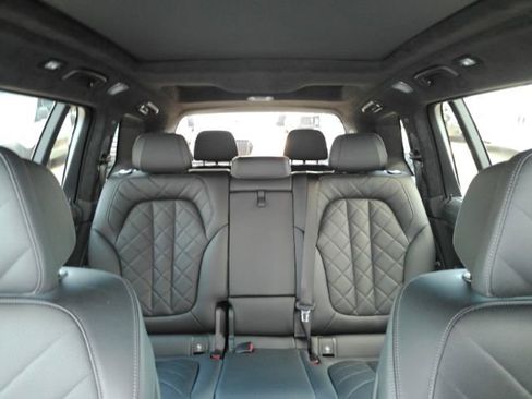 Used 2023 BMW X7 xDrive40i w/ M Sport Package AWD/4WD image 49