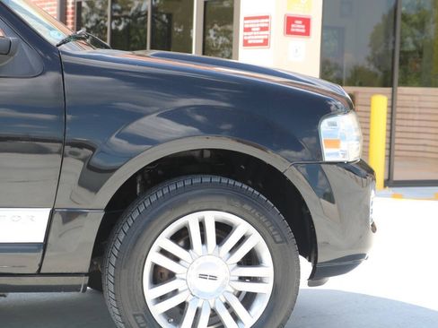 Used 2014 Lincoln Navigator 2WD image 16