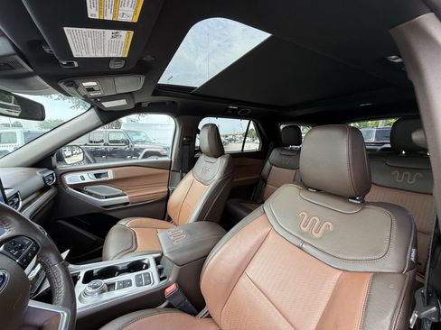 Used 2023 Ford Explorer King Ranch w/ Technology Package RWD image 30