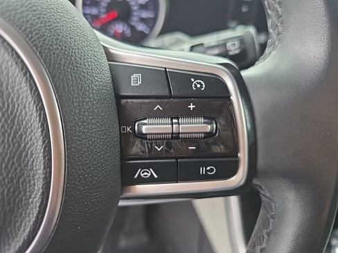 Certified 2022 Kia Carnival LX FWD image 13
