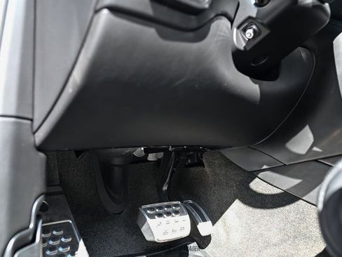 Used 2018 Bentley Bentayga image 25