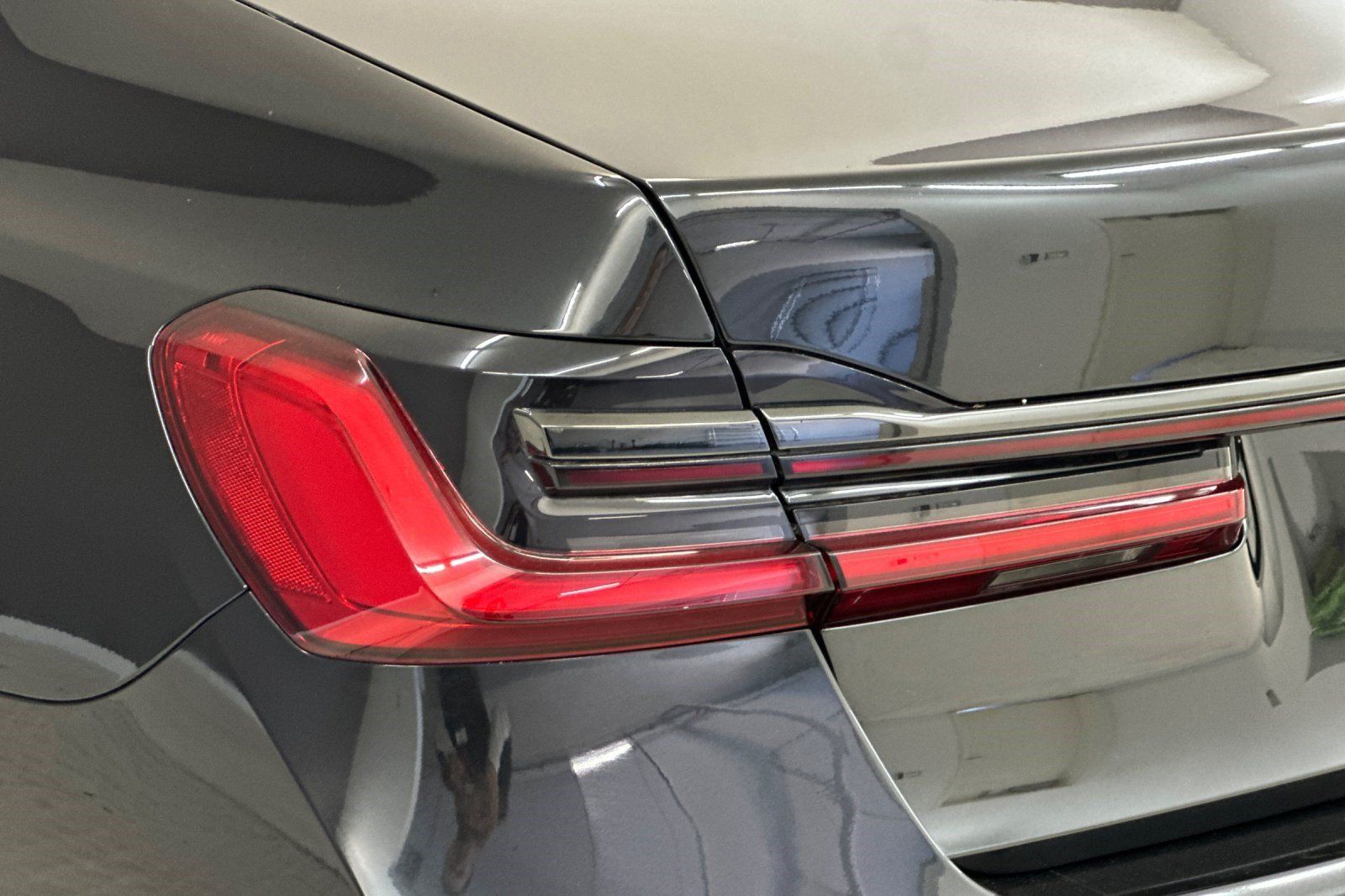 Used 2022 BMW 740i w/ M Sport Package RWD image 29