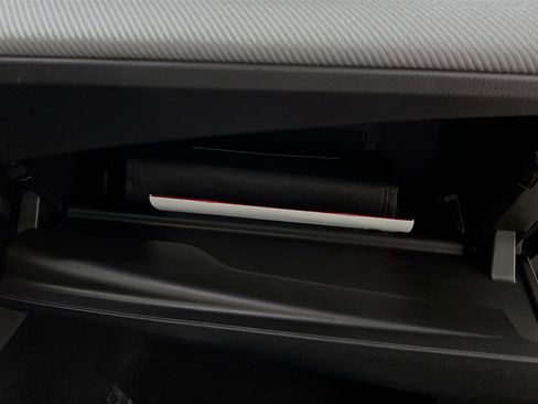 Used 2025 Toyota Camry SE image 35