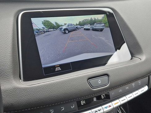 Used 2023 Cadillac XT4 Luxury w/ Cold Weather Package FWD image 20