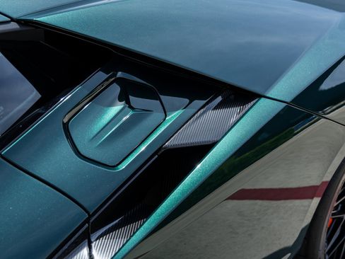 Used 2024 Lamborghini Revuelto image 16