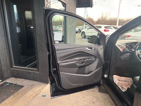 Used 2019 Ford Escape SE image 7