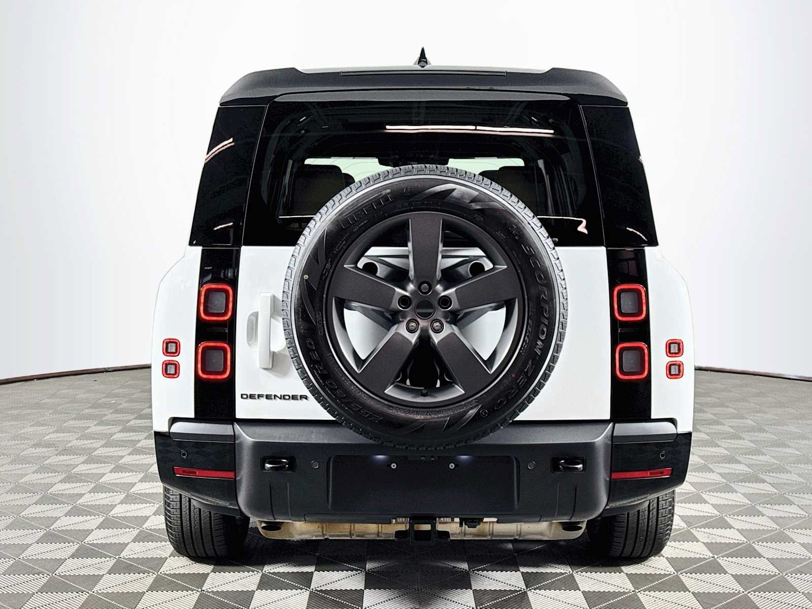 Used 2026 Land Rover Defender 130 X-Dynamic SE AWD/4WD image 6