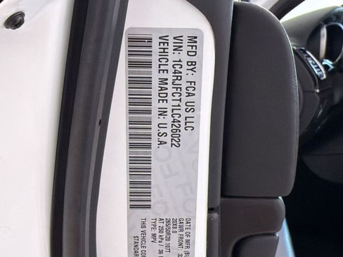 Used 2020 Jeep Grand Cherokee Overland AWD/4WD image 27