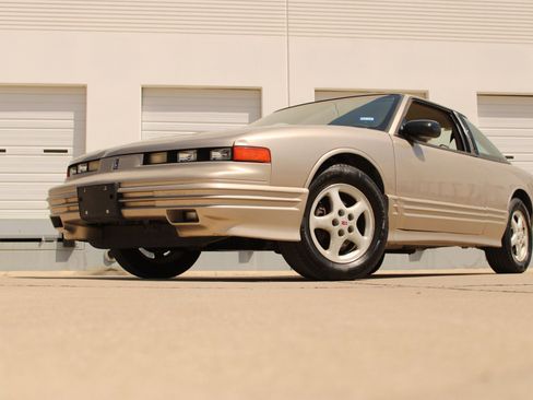 Used 1997 Oldsmobile Cutlass Supreme SL FWD image 4