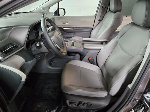 Used 2022 Toyota Sienna XLE w/ XLE Plus Package image 13