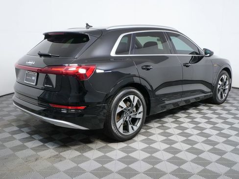 Used 2023 Audi e-tron Premium image 3