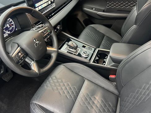 Used 2025 Mitsubishi Outlander SEL image 4