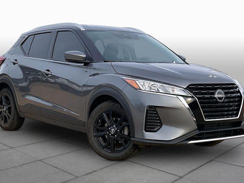 Used 2024 Nissan Kicks SV FWD image 2