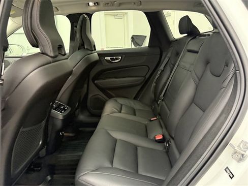 Used 2020 Volvo XC60 T5 Inscription w/ Protection Package image 25