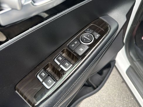 Used 2019 Kia Sorento AWD V6 image 16