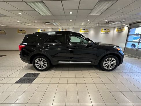 Used 2021 Ford Explorer XLT w/ Equipment Group 202A AWD/4WD image 3