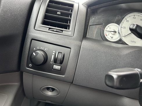 Used 2005 Chrysler 300 Touring image 33