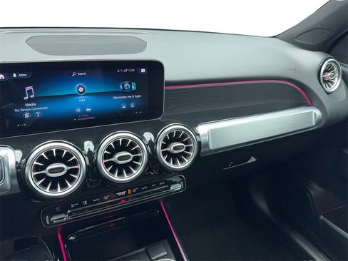 Used 2020 Mercedes-Benz GLB 250 w/ Premium Package image 23