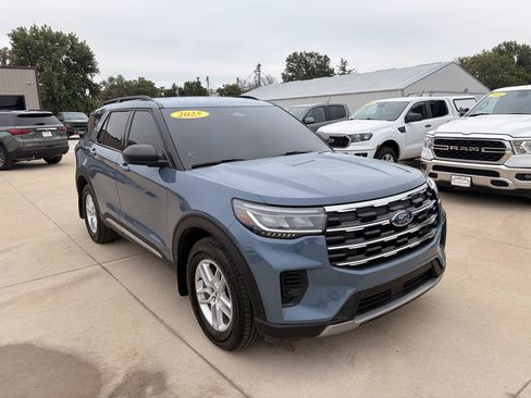 Used 2025 Ford Explorer Active AWD/4WD image 5