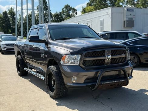 Used 2018 RAM 1500 Express w/ Express Value Package AWD/4WD image 4