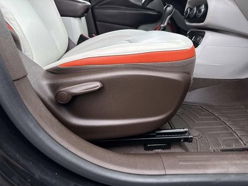 Used 2016 Jeep Renegade Limited image 31