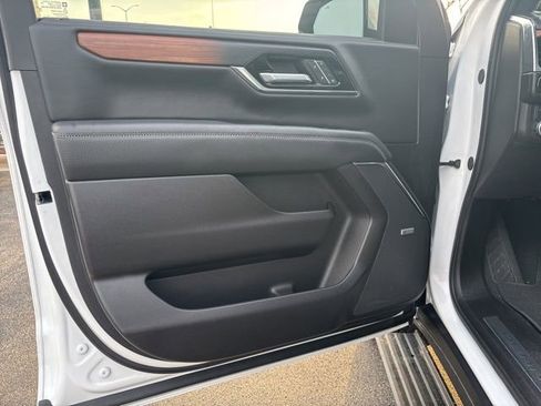Used 2025 GMC Yukon XL Denali w/ Sun & Power Step Package AWD/4WD image 12