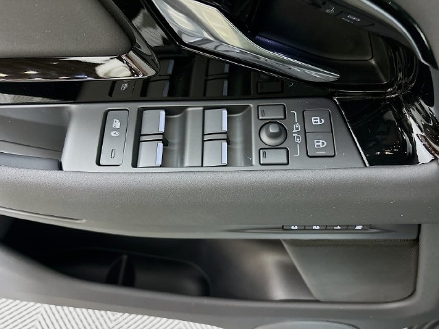 Used 2026 Land Rover Range Rover Evoque S AWD/4WD image 14