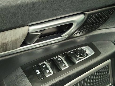 Used 2024 Kia Telluride EX w/ EX Captain's Chair Package FWD image 19