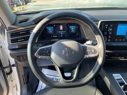 Used 2024 Volkswagen Atlas SE AWD/4WD image 15
