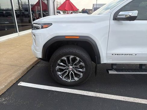 Used 2024 GMC Canyon Denali image 11