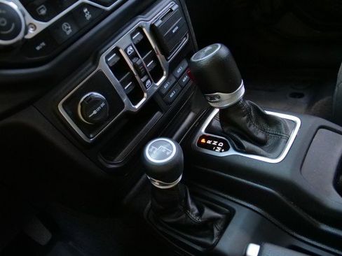 Used 2023 Jeep Wrangler Unlimited Sport AWD/4WD image 19