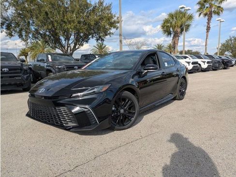 New 2026 Toyota Camry SE image 1