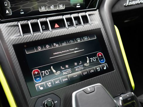 Used 2021 Lamborghini Urus AWD/4WD image 23