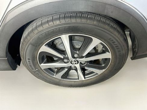 Used 2018 Toyota Prius C Two w/ Carpet Mat Package FWD image 11