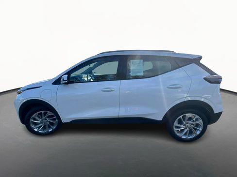 Used 2022 Chevrolet Bolt EUV LT w/ Comfort Package image 6