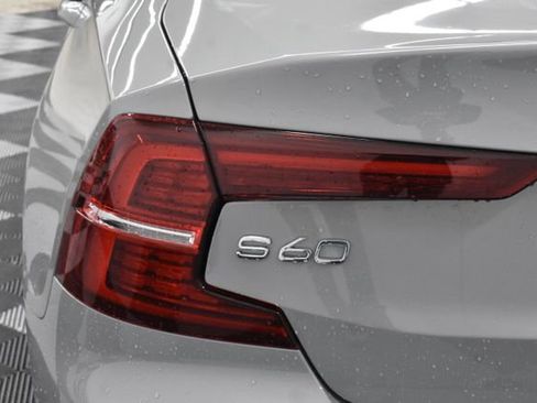Used 2025 Volvo S60 B5 Core image 10