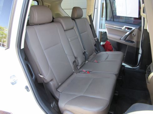 Used 2022 Lexus GX 460 Luxury w/ Off Road Package AWD/4WD image 21
