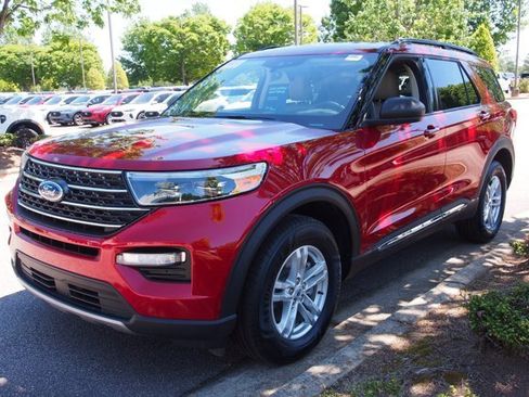 Certified 2023 Ford Explorer XLT w/ Equipment Group 202A AWD/4WD image 3