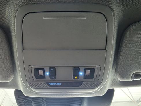 Used 2023 Ford Explorer XLT AWD/4WD image 42