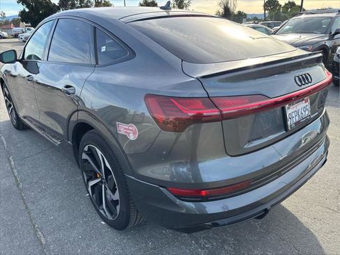 Used 2023 Audi e-tron Premium Plus w/ Premium Plus Package image 4