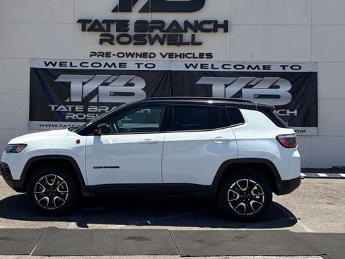 Used 2025 Jeep Compass Trailhawk AWD/4WD image 11