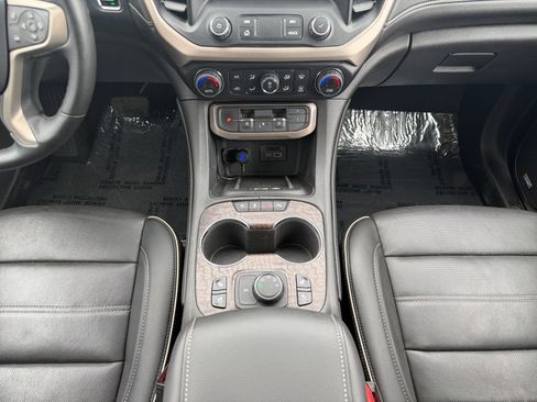 Used 2023 GMC Acadia Denali w/ Denali Ultimate Package AWD/4WD image 12