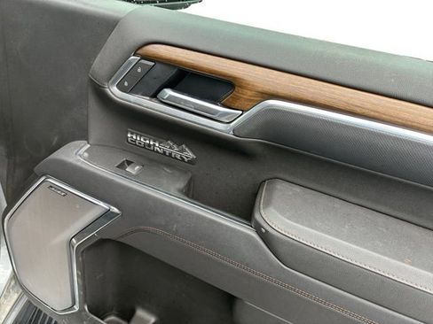 Used 2025 Chevrolet Silverado 1500 High Country w/ High Country Premium Package AWD/4WD image 14