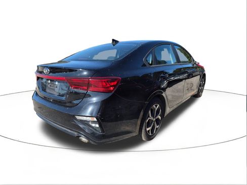 Used 2021 Kia Forte LXS image 2
