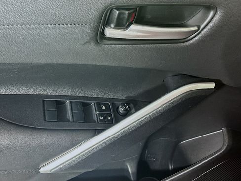 Used 2023 Toyota Corolla Cross XLE w/ Convenience Package FWD image 14